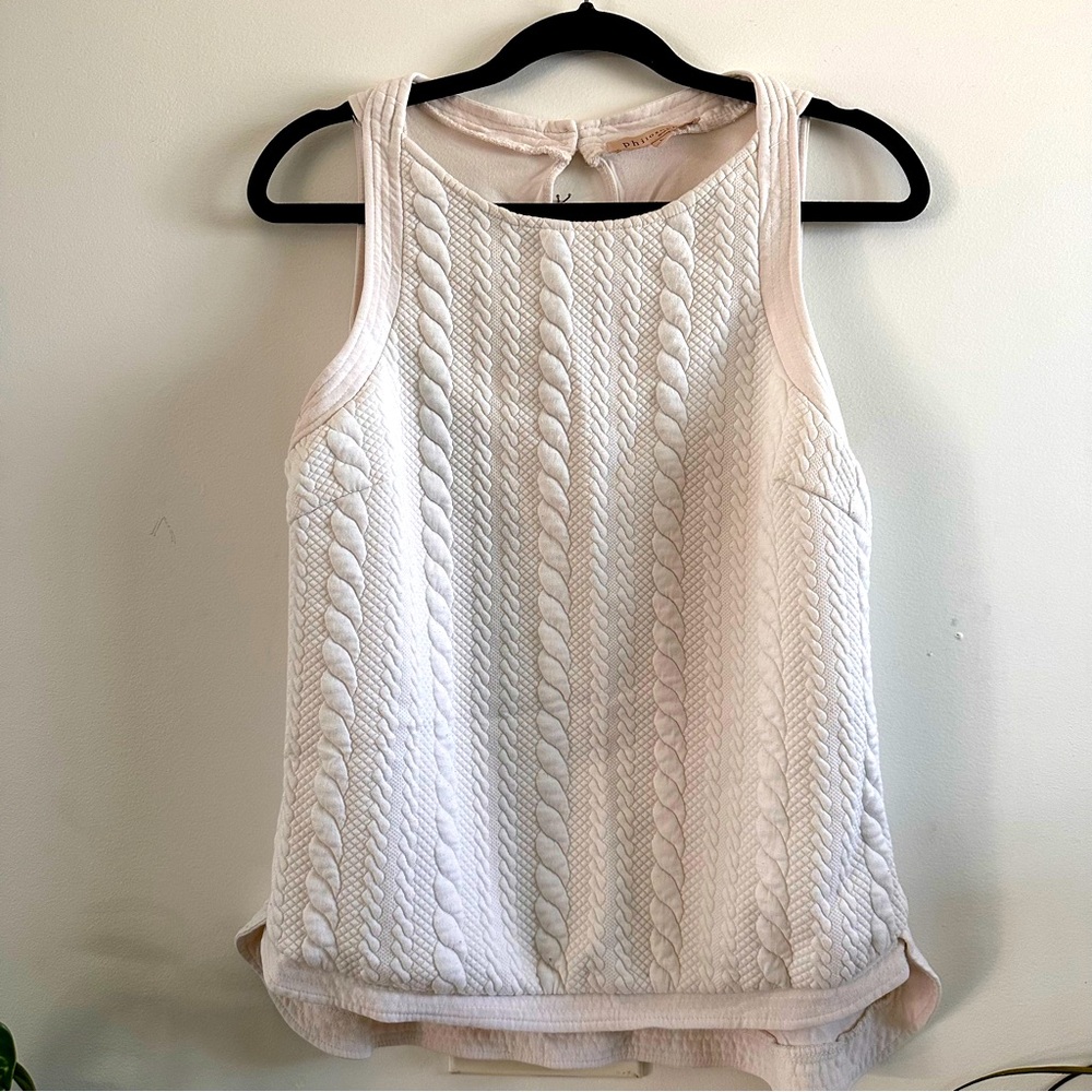 Philosophy republic white textured scoop hem sleeveless blouse size Large.